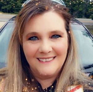 Meet your Posher, Cynthia